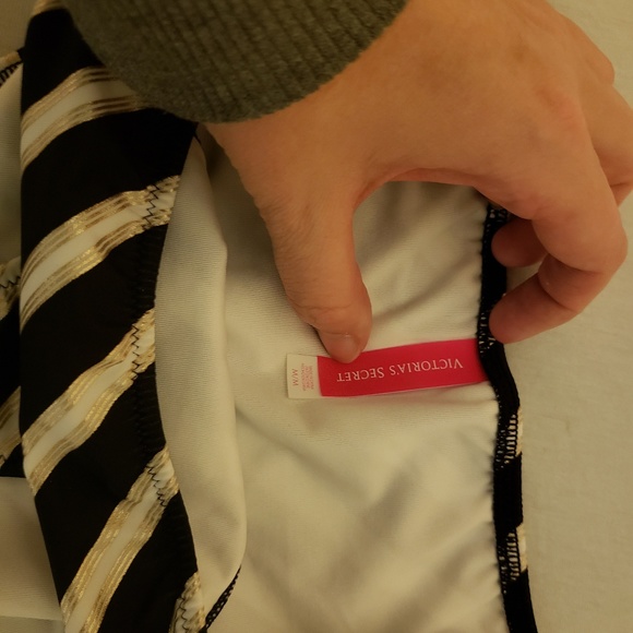 Victoria's Secret Bikini Bottoms - Picture 2 of 2